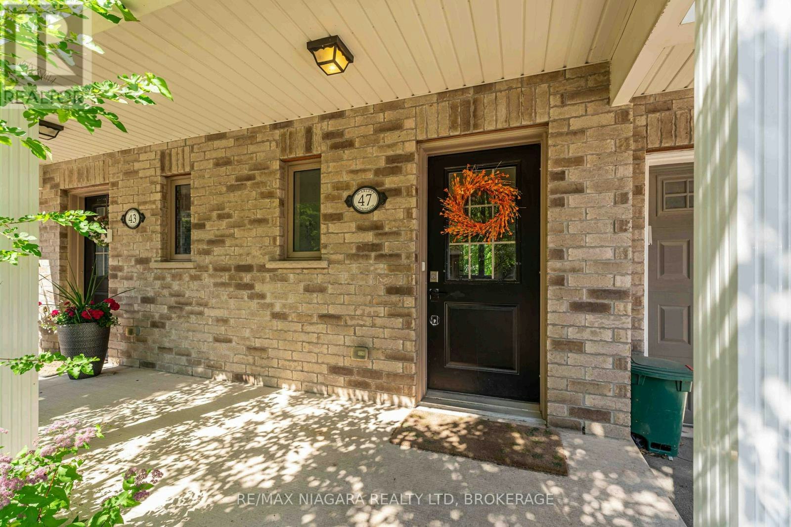 47 Scarlett Common, St. Catharines, ON, L2P 0C4 - 2