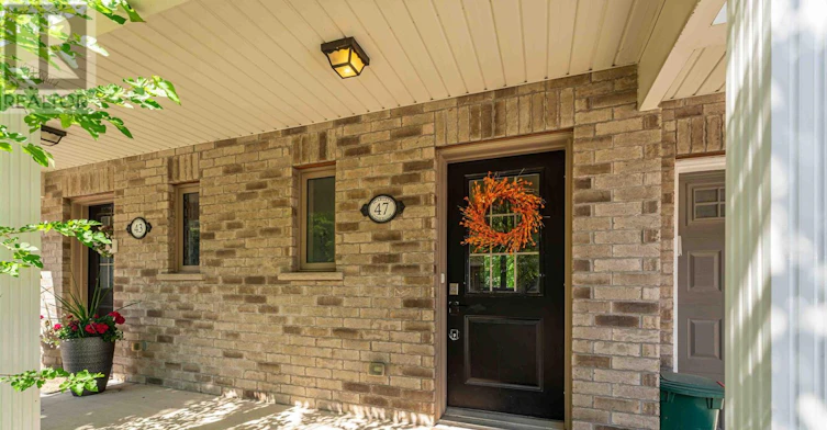 47 Scarlett Common, St. Catharines, ON, L2P 0C4 - 2