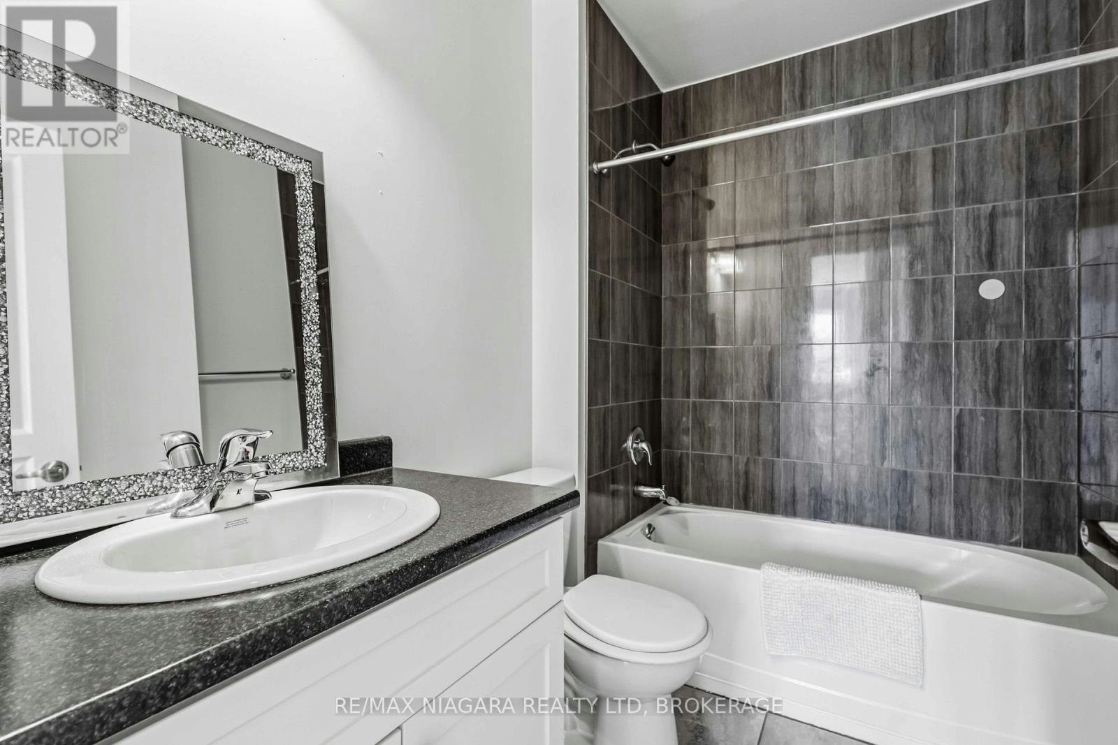 47 Scarlett Common, St. Catharines, ON, L2P 0C4 - 25
