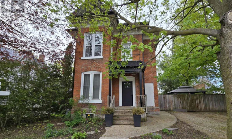 11 Maple Street W