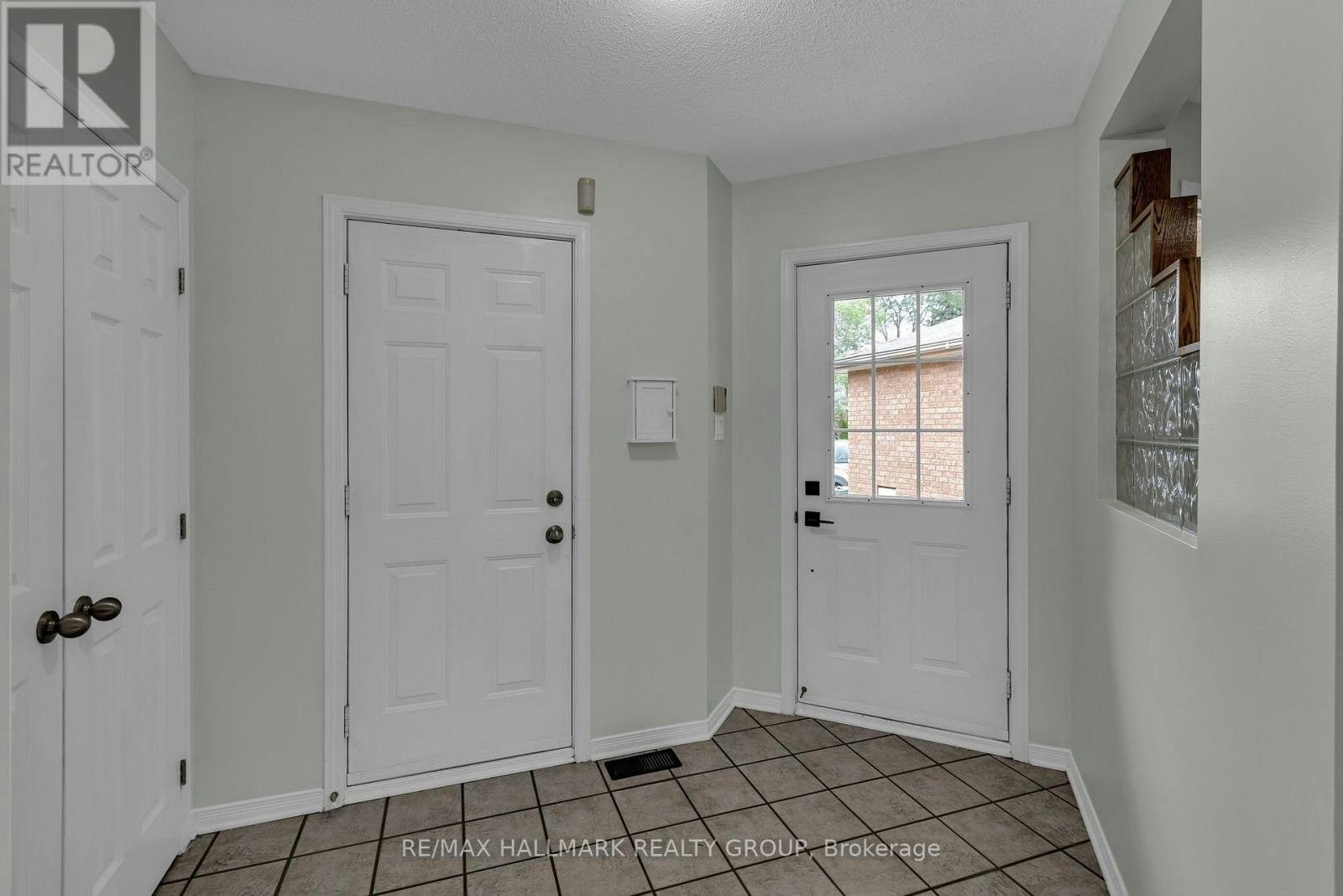 146 College Circle, Ottawa, ON, K1K 4S1 - 3