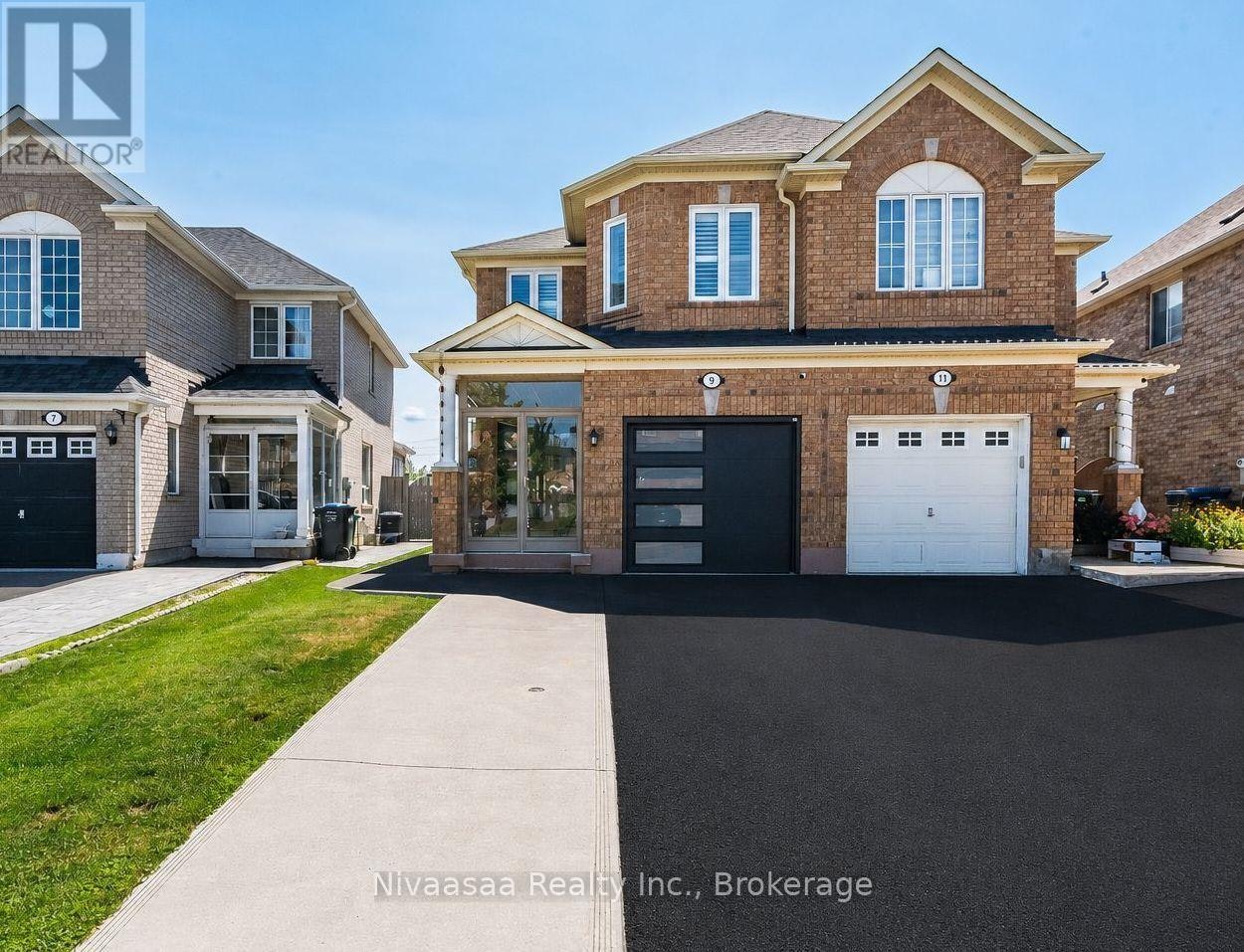 9 Parisian Road, Brampton, ON, L6P 2T1