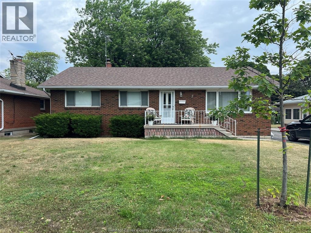 7 Gladstone Avenue, Leamington, ON, N9Y 2H4