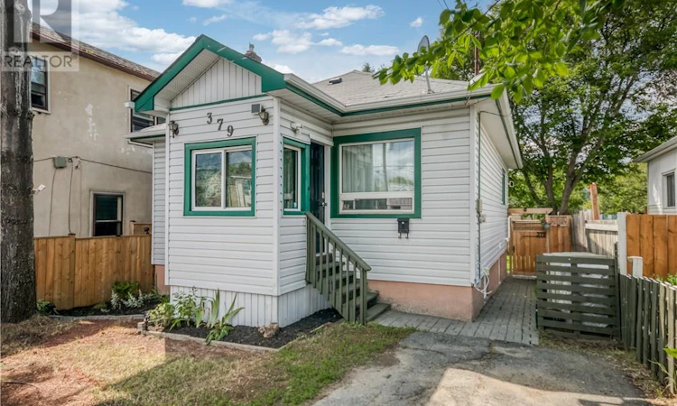 379 Frood Road
