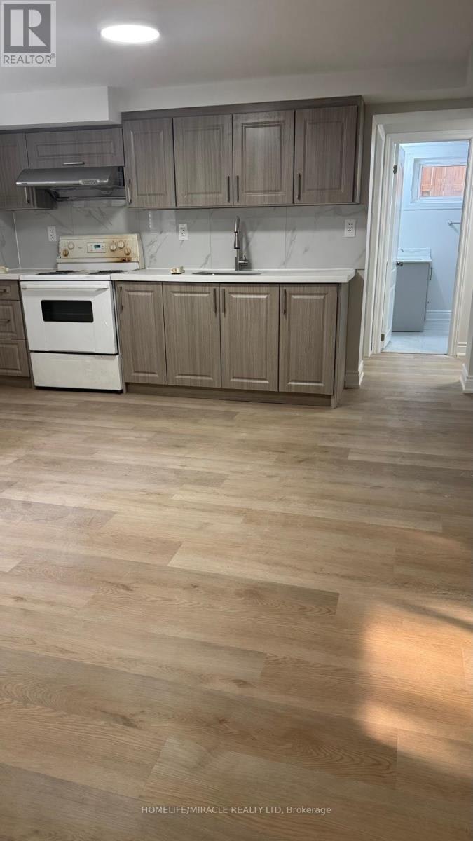 6 Kitson Drive, Toronto, ON, M1M 3C8 - 10