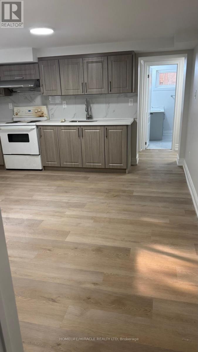 6 Kitson Drive, Toronto, ON, M1M 3C8 - 3