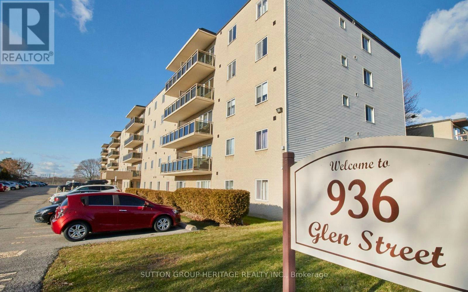 301-936 Glen Street, Oshawa, ON, L1J 5Z7