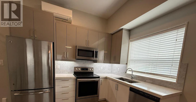 3-2548 Eglinton Avenue W, Toronto, ON, M6M 1T1