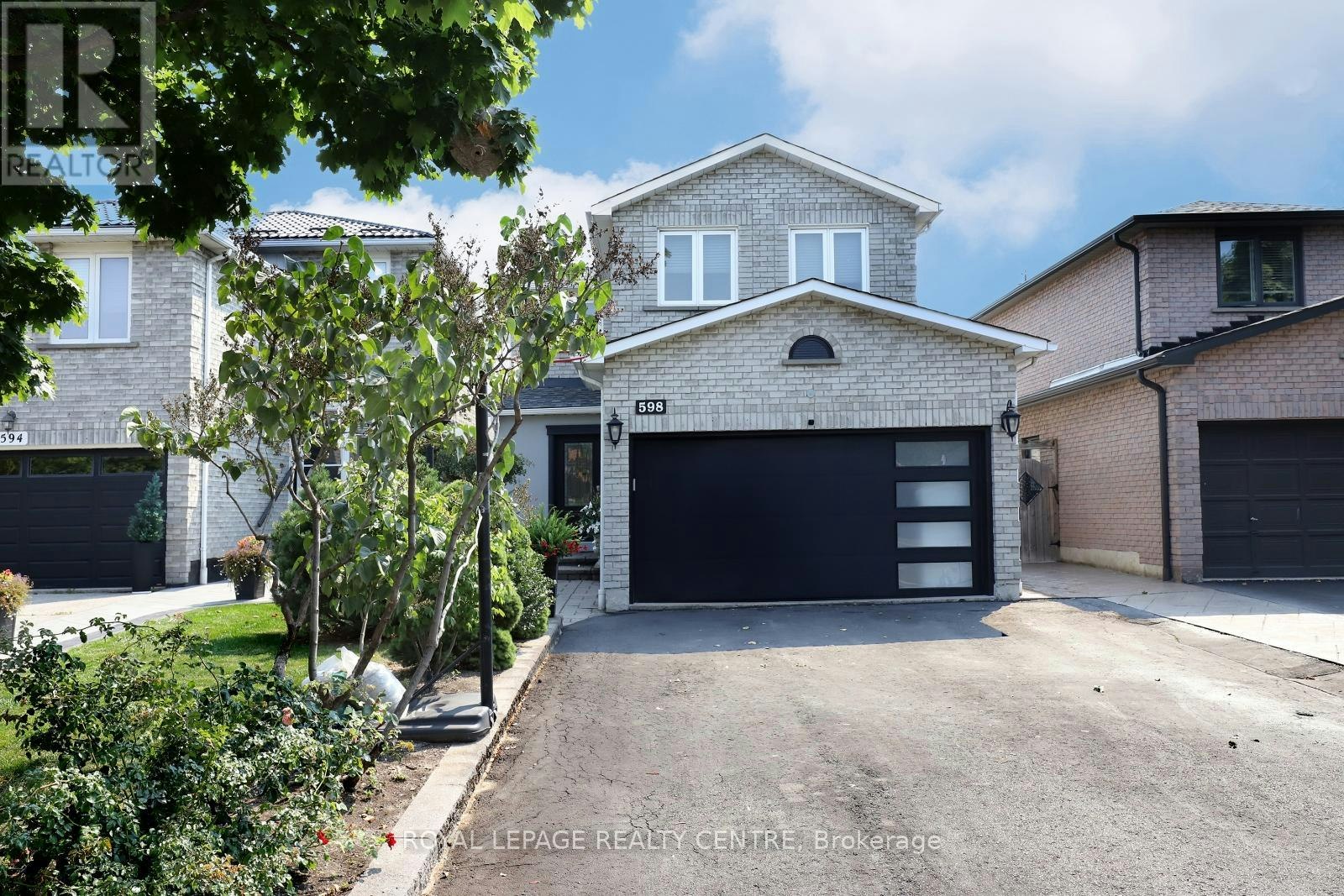 598 Pilcom Court, Mississauga, ON, L5B 4A3