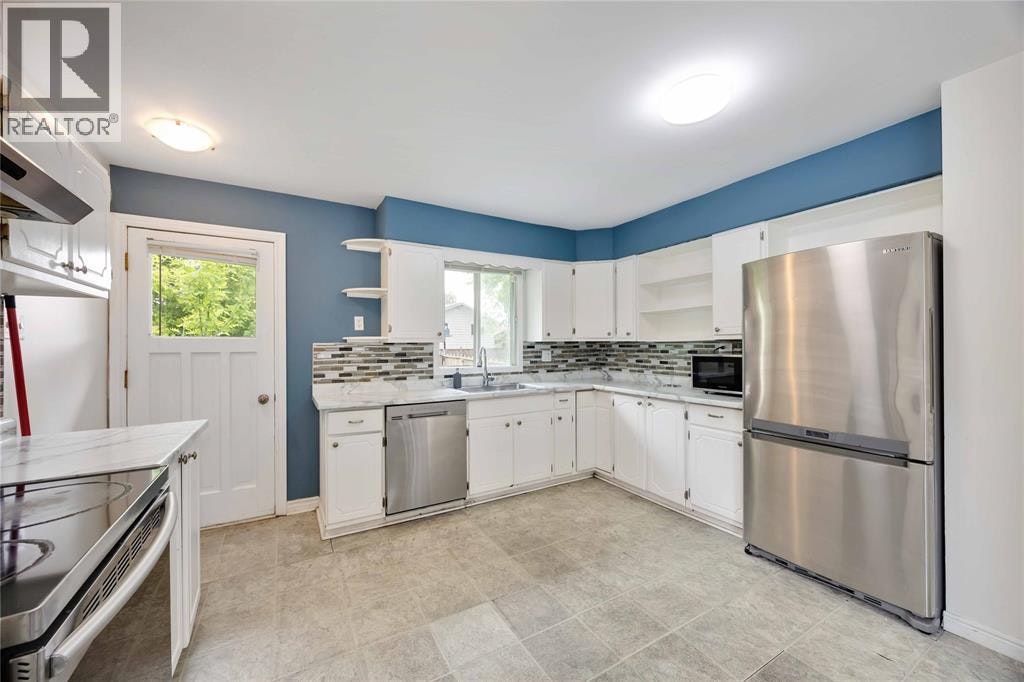 226 Trudeau Drive, Sarnia, ON, N7S 4K6 - 9