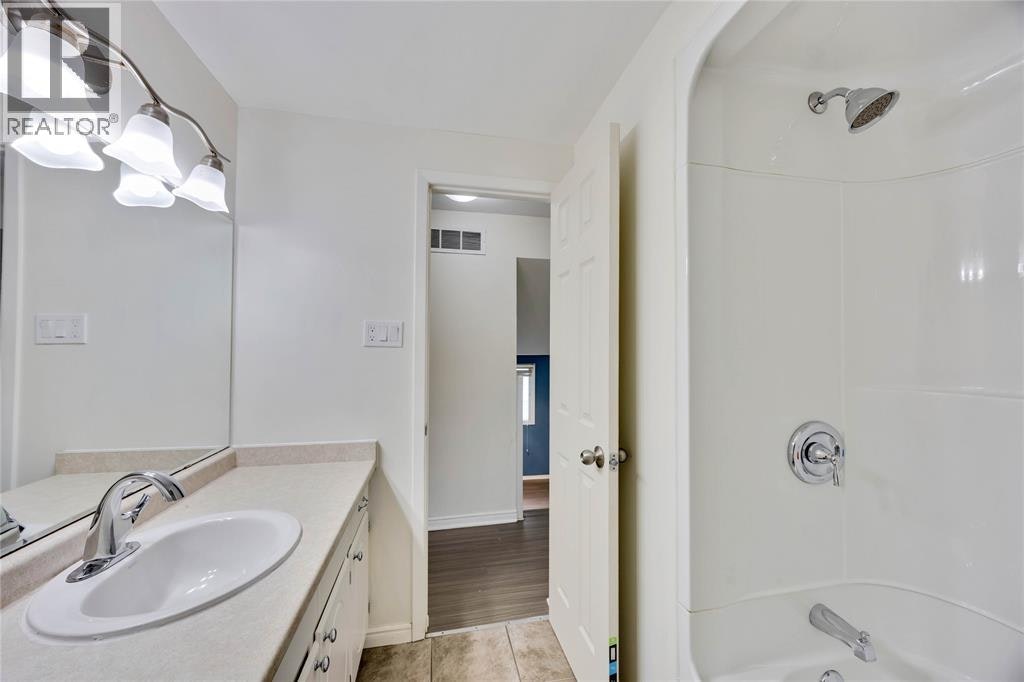 226 Trudeau Drive, Sarnia, ON, N7S 4K6 - 17