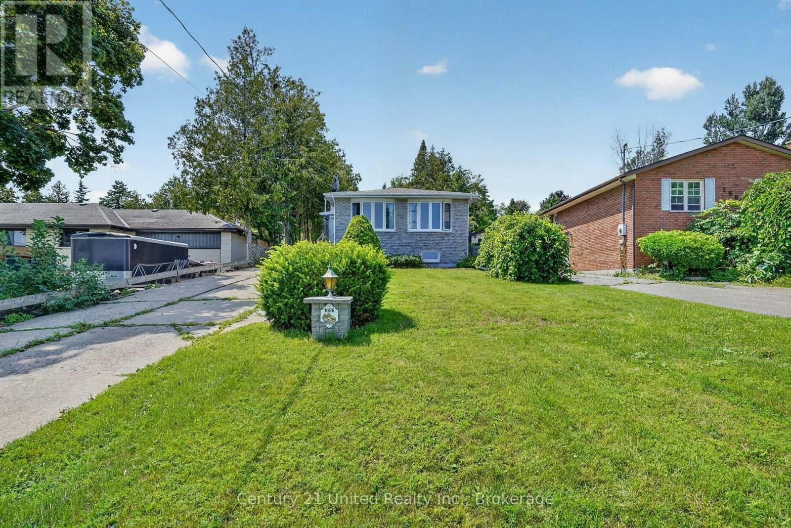 1696 Applewood Crescent, Peterborough, ON, K9K 1N4