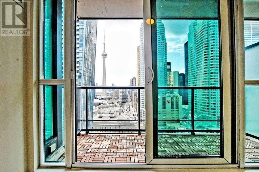 2206-1 Scott Street, Toronto, ON, M5E 1A1 - 6