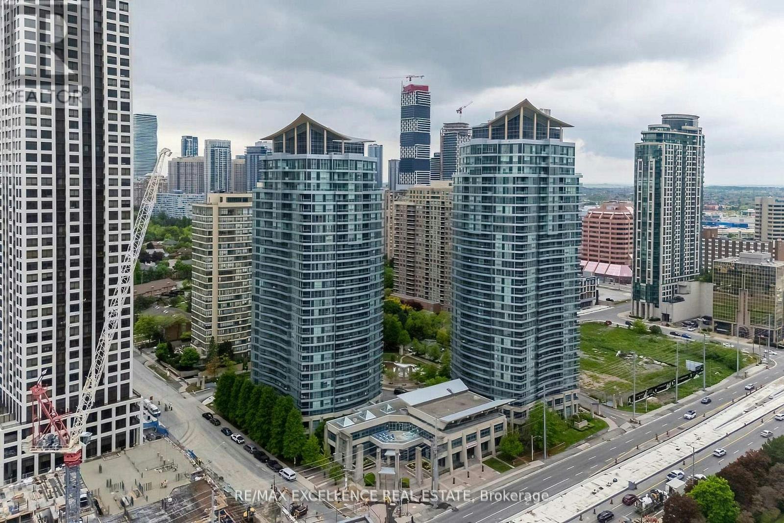 2102-33 Elm Drive, Mississauga, ON, L5B 4L2