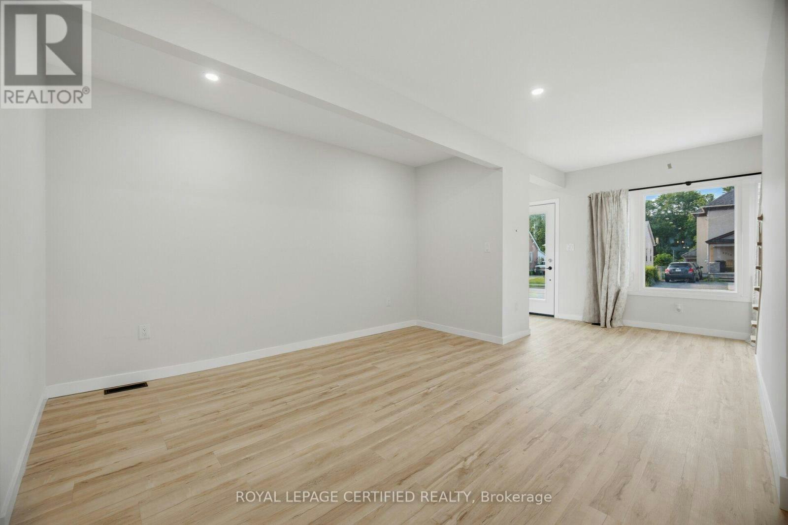 5759 Robinson Street, Niagara Falls, ON, L2G 2B3 - 6