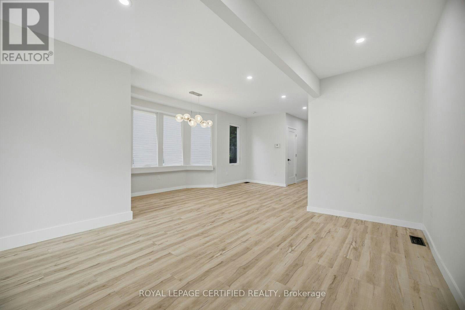 5759 Robinson Street, Niagara Falls, ON, L2G 2B3 - 7