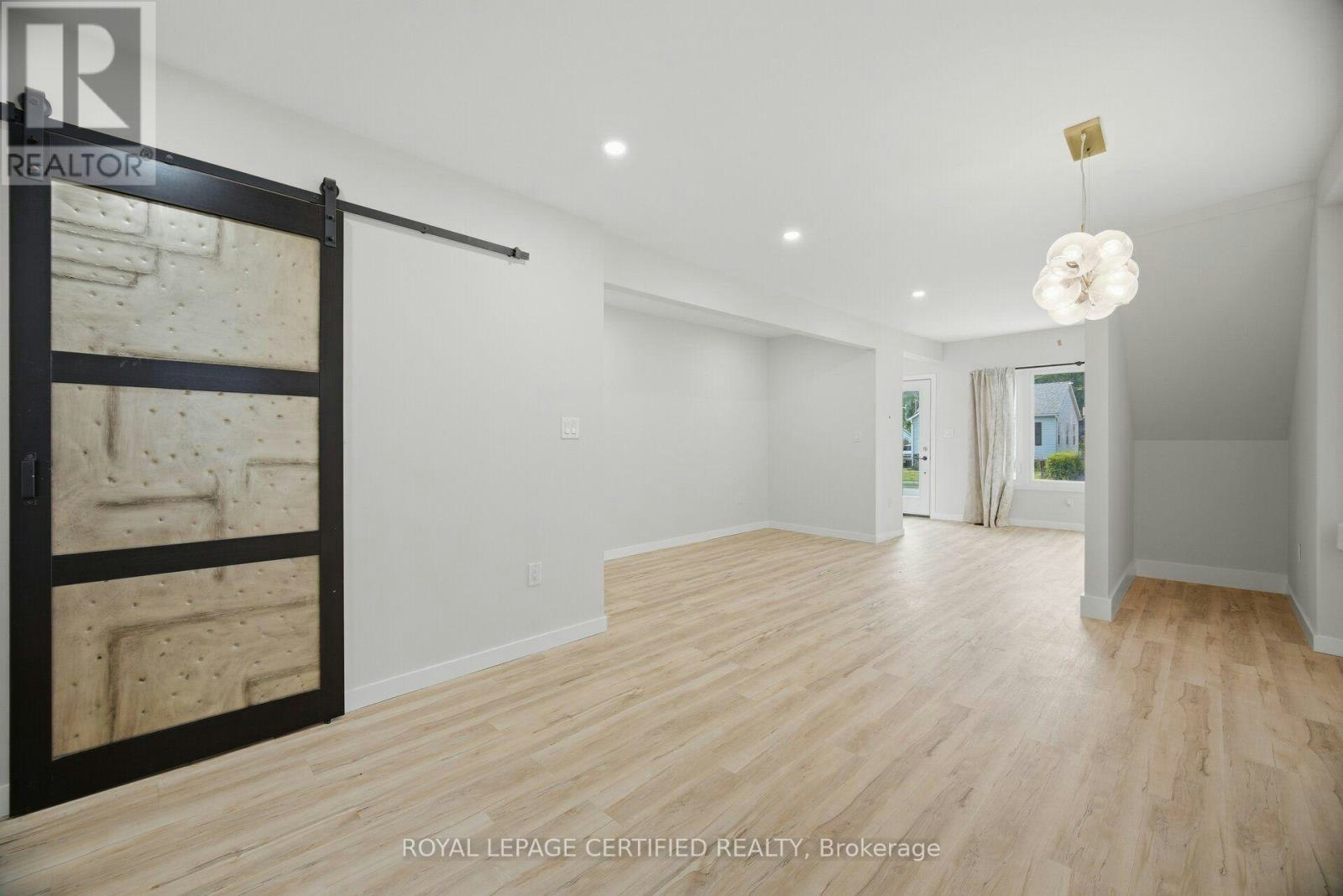 5759 Robinson Street, Niagara Falls, ON, L2G 2B3 - 12