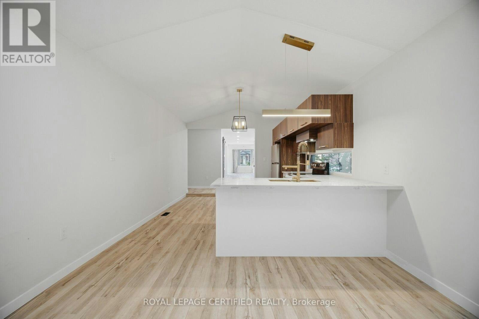 5759 Robinson Street, Niagara Falls, ON, L2G 2B3 - 15