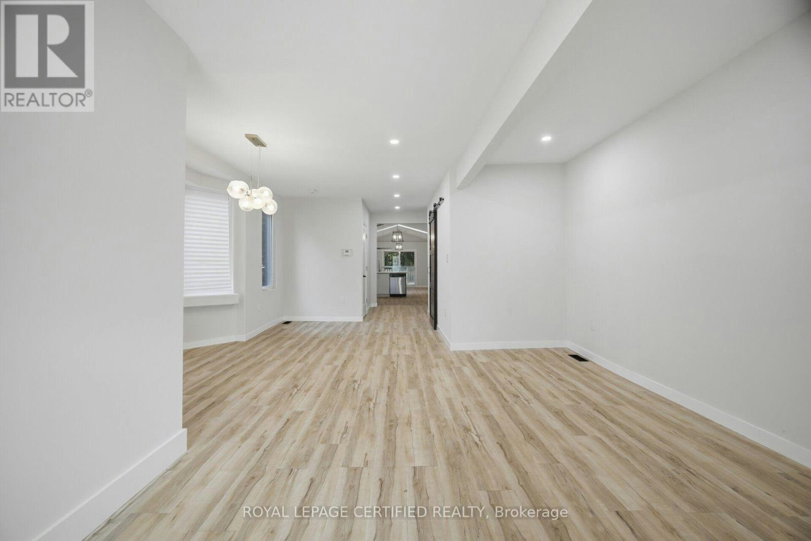 5759 Robinson Street, Niagara Falls, ON, L2G 2B3 - 9