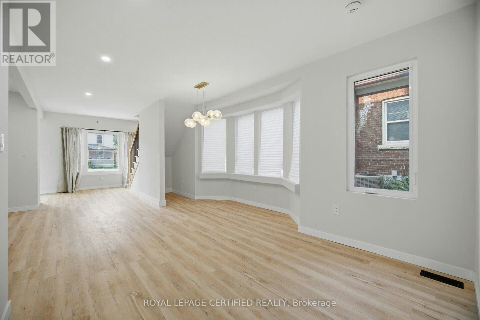5759 Robinson Street, Niagara Falls, ON, L2G 2B3 - 10