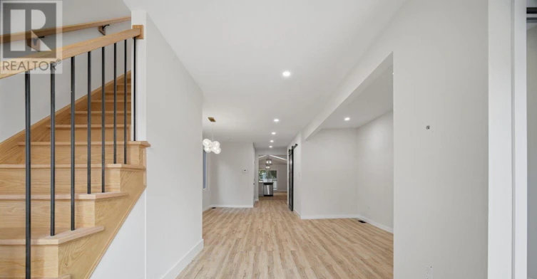 5759 Robinson Street, Niagara Falls, ON, L2G 2B3 - 5