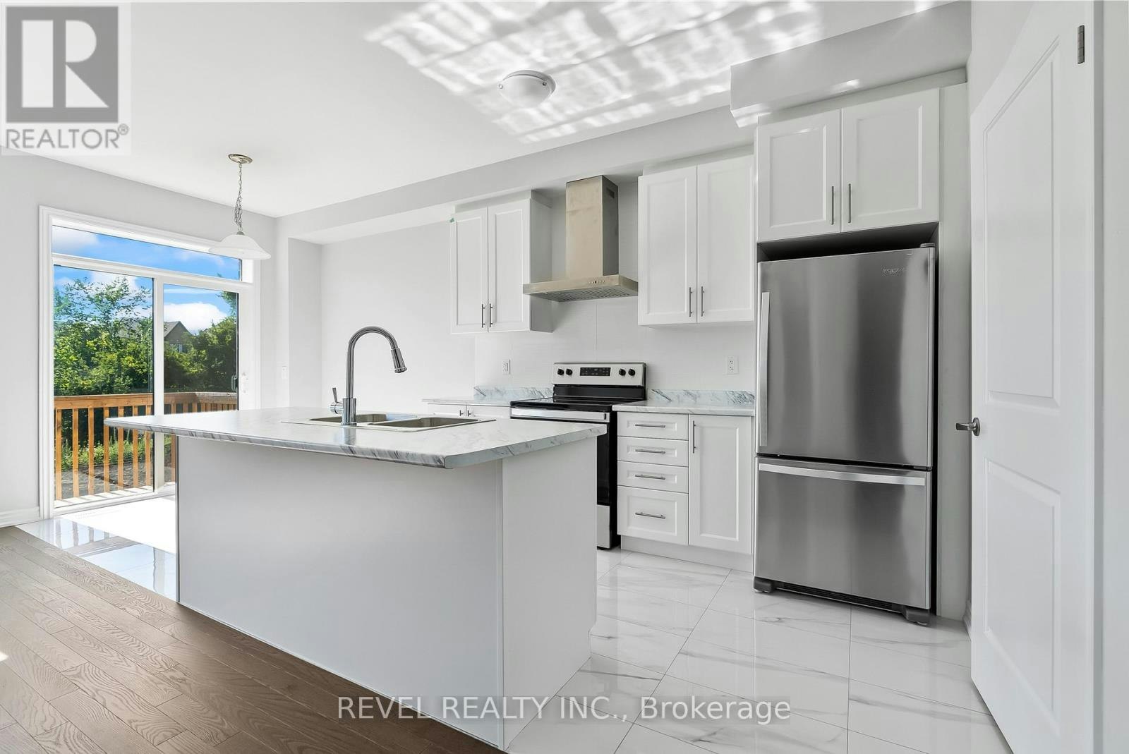 14 Paradise Way, Whitby, ON, L1R 0R7 - 7