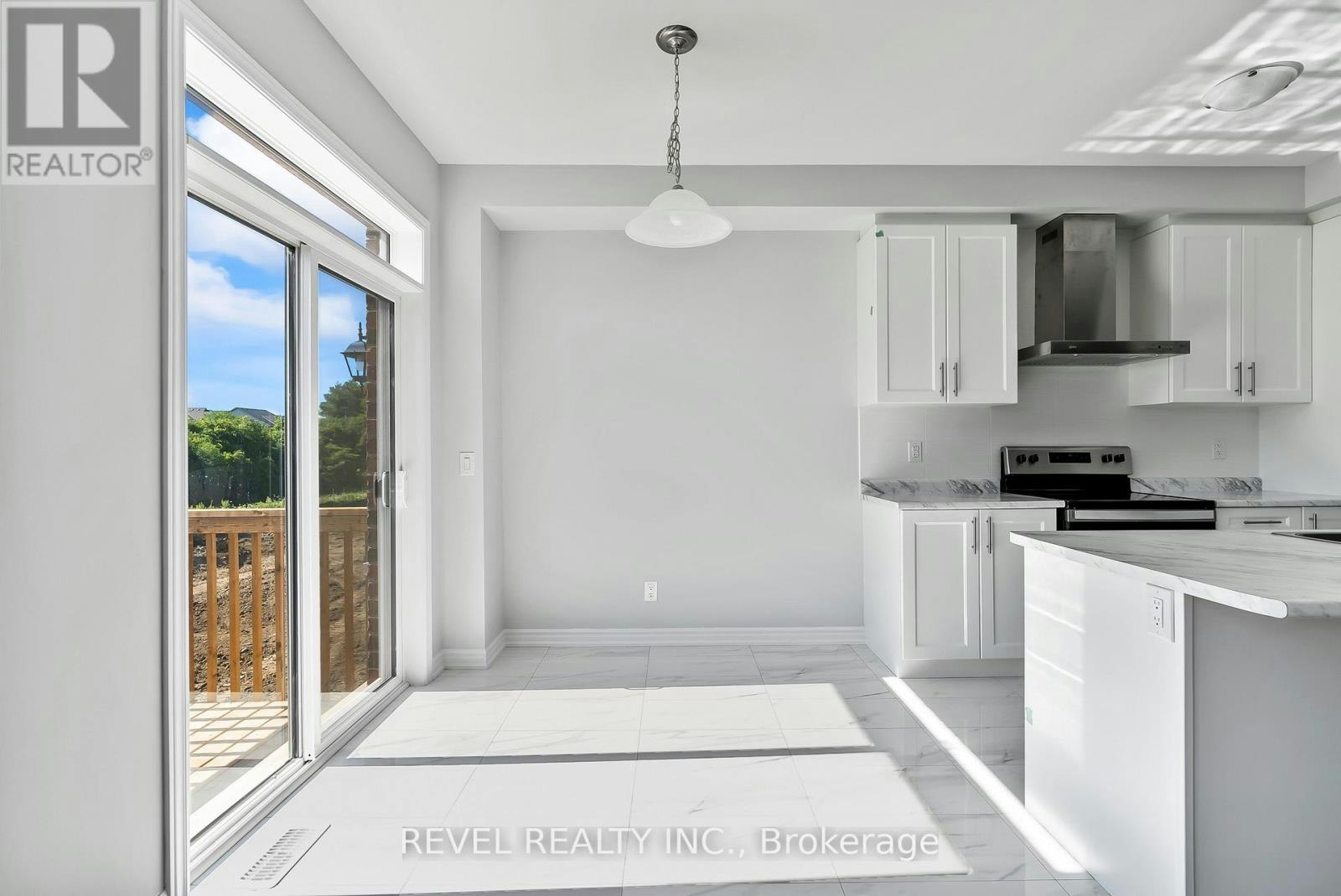 14 Paradise Way, Whitby, ON, L1R 0R7 - 12