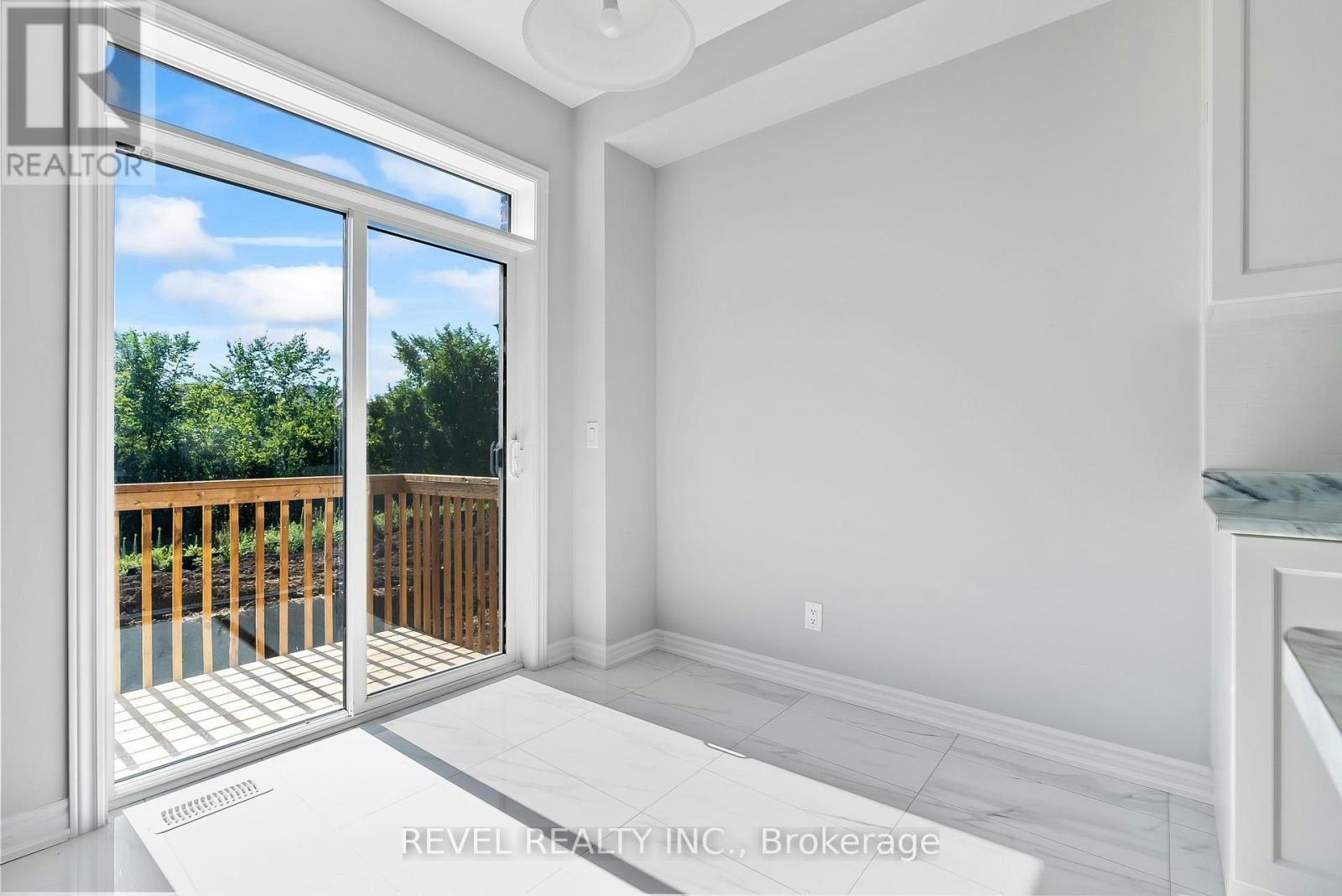 14 Paradise Way, Whitby, ON, L1R 0R7 - 11