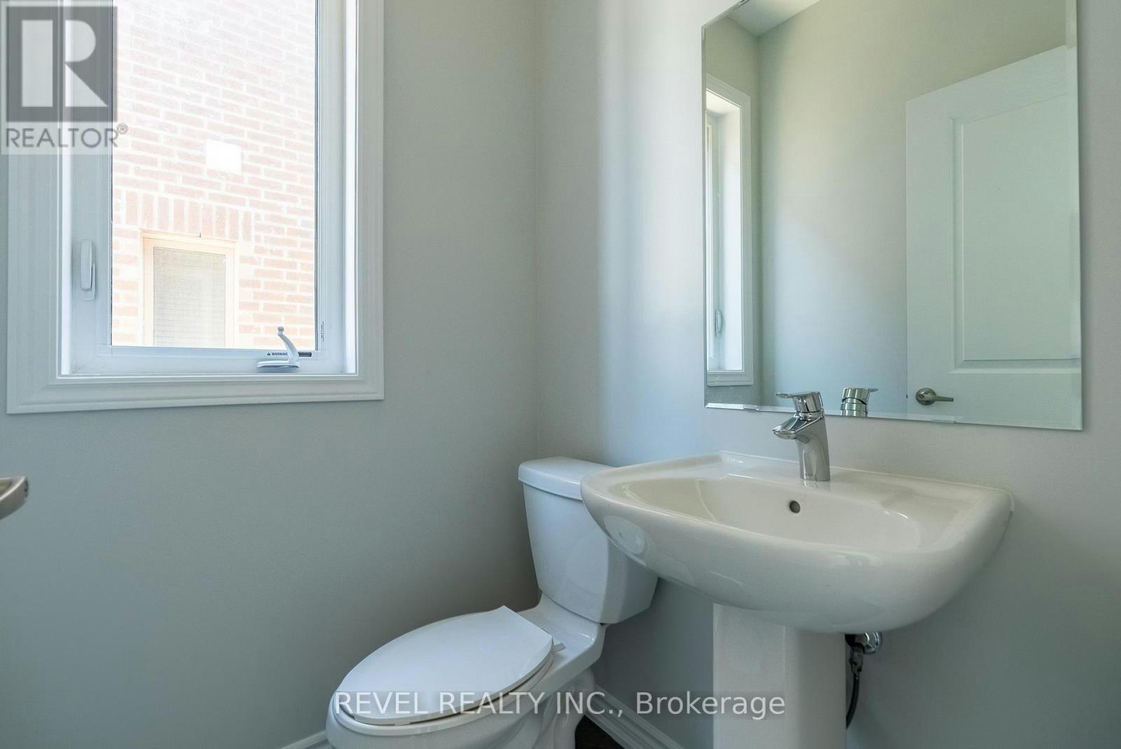 14 Paradise Way, Whitby, ON, L1R 0R7 - 4