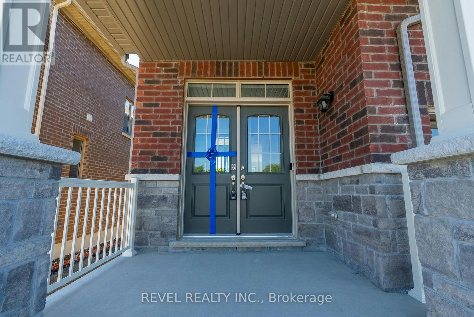 14 Paradise Way, Whitby, ON, L1R 0R7 - 2