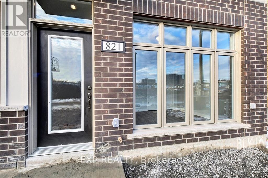821 Mikinak Road, Ottawa, ON, K1K 4Z9 - 2
