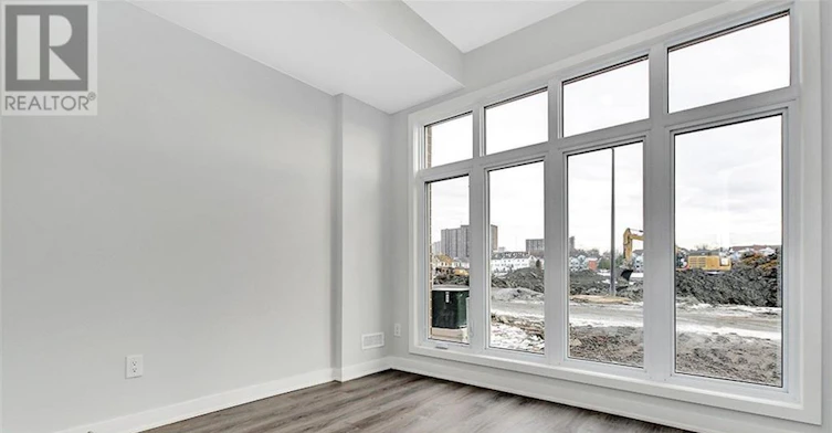 821 Mikinak Road, Ottawa, ON, K1K 4Z9 - 5