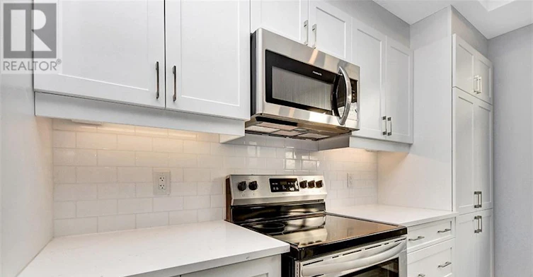 821 Mikinak Road, Ottawa, ON, K1K 4Z9 - 18