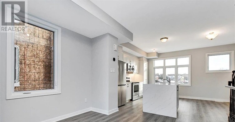 821 Mikinak Road, Ottawa, ON, K1K 4Z9 - 10
