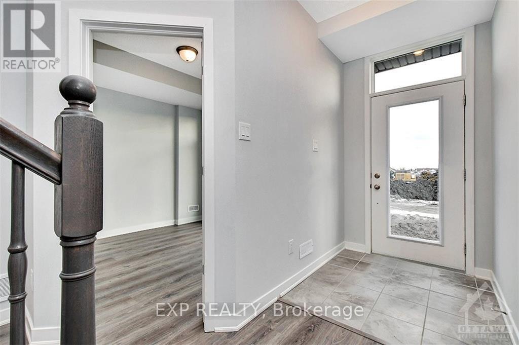 821 Mikinak Road, Ottawa, ON, K1K 4Z9 - 3