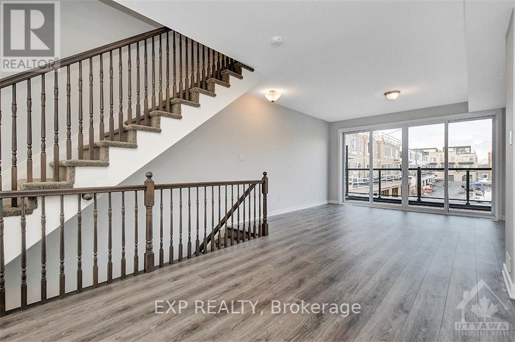 821 Mikinak Road, Ottawa, ON, K1K 4Z9 - 11