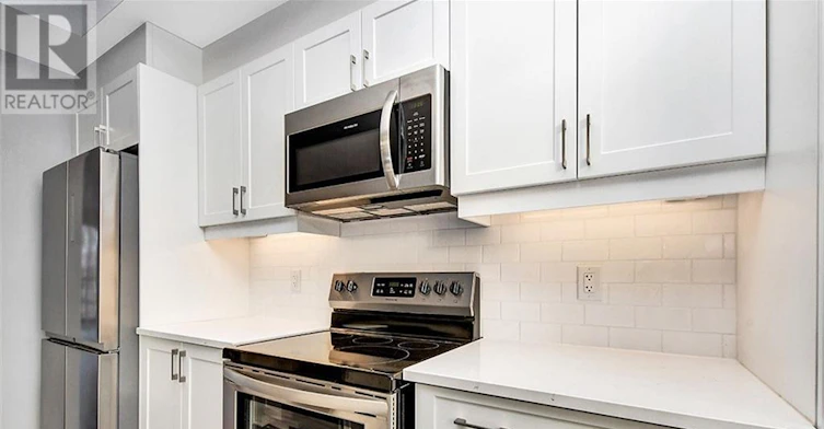821 Mikinak Road, Ottawa, ON, K1K 4Z9 - 19
