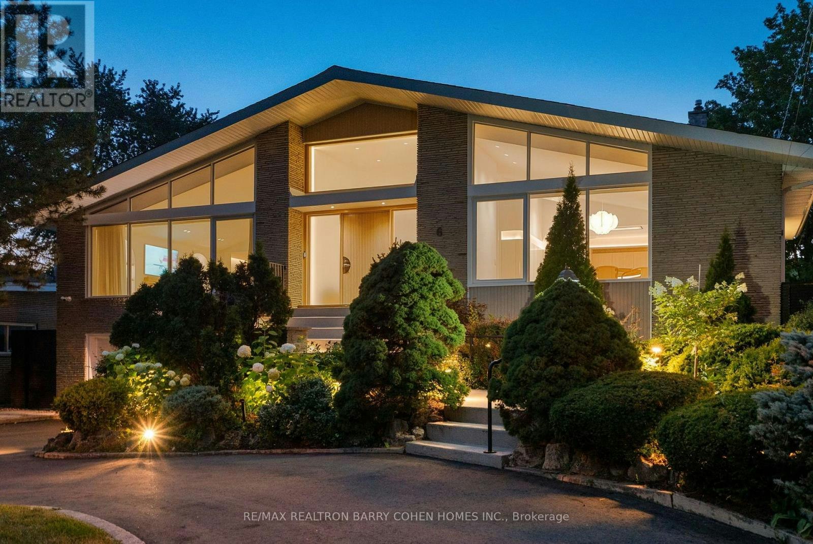 6 Denmark Crescent, Toronto, ON, M2R 1J4