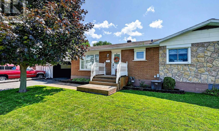 40 Mckenzie Street W