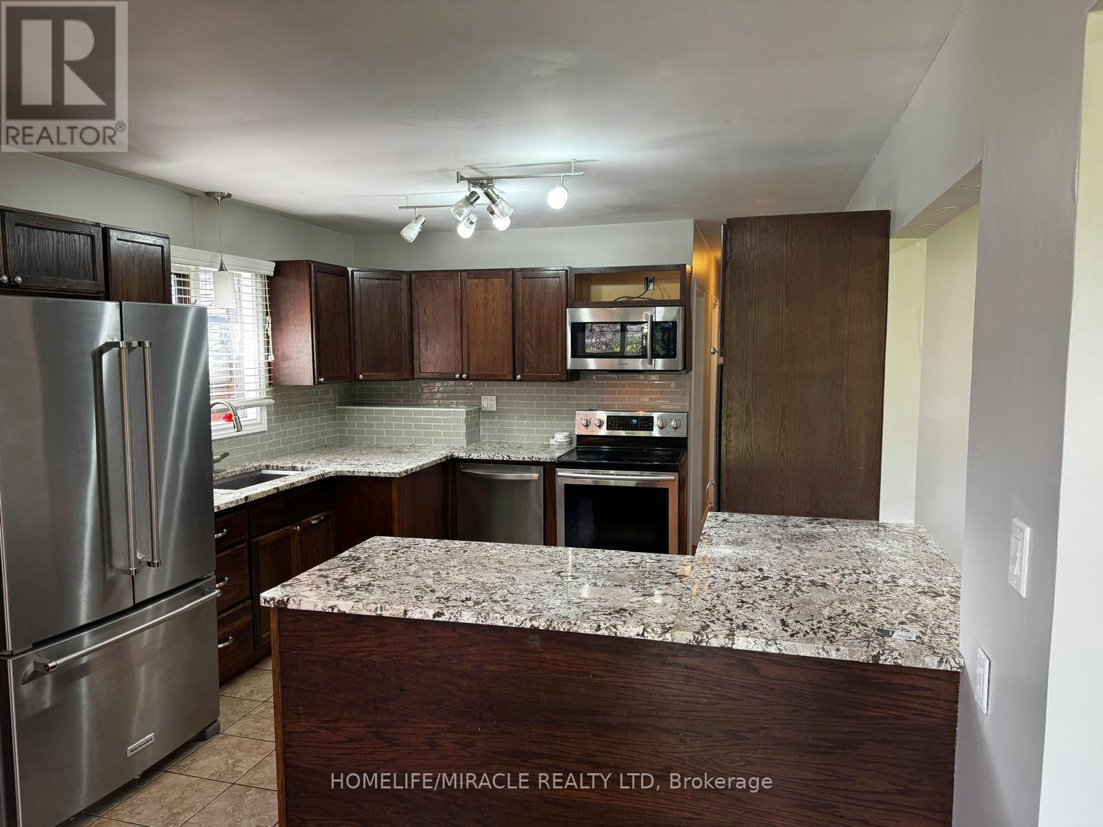 920 Willowdale Avenue, Oshawa, ON, L1H 1W2 - 3