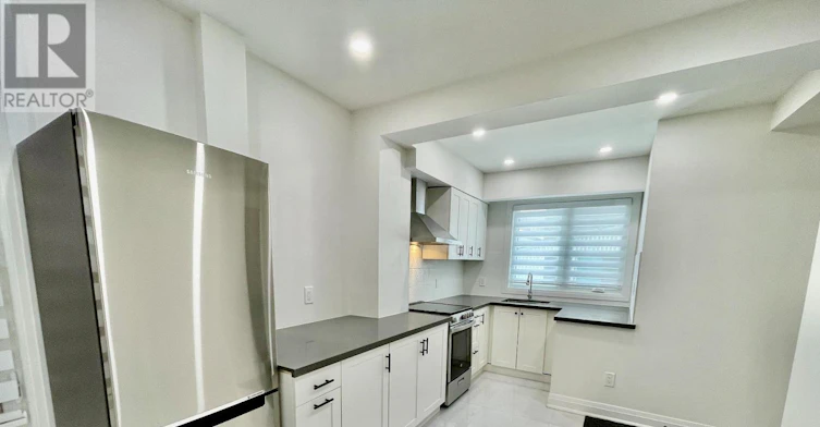 MAIN-20 St Clair Gardens, Toronto, ON, M6E 3V4 - 16