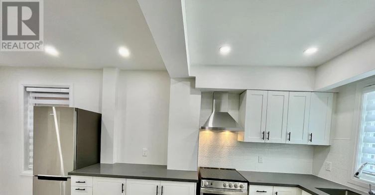 MAIN-20 St Clair Gardens, Toronto, ON, M6E 3V4 - 4