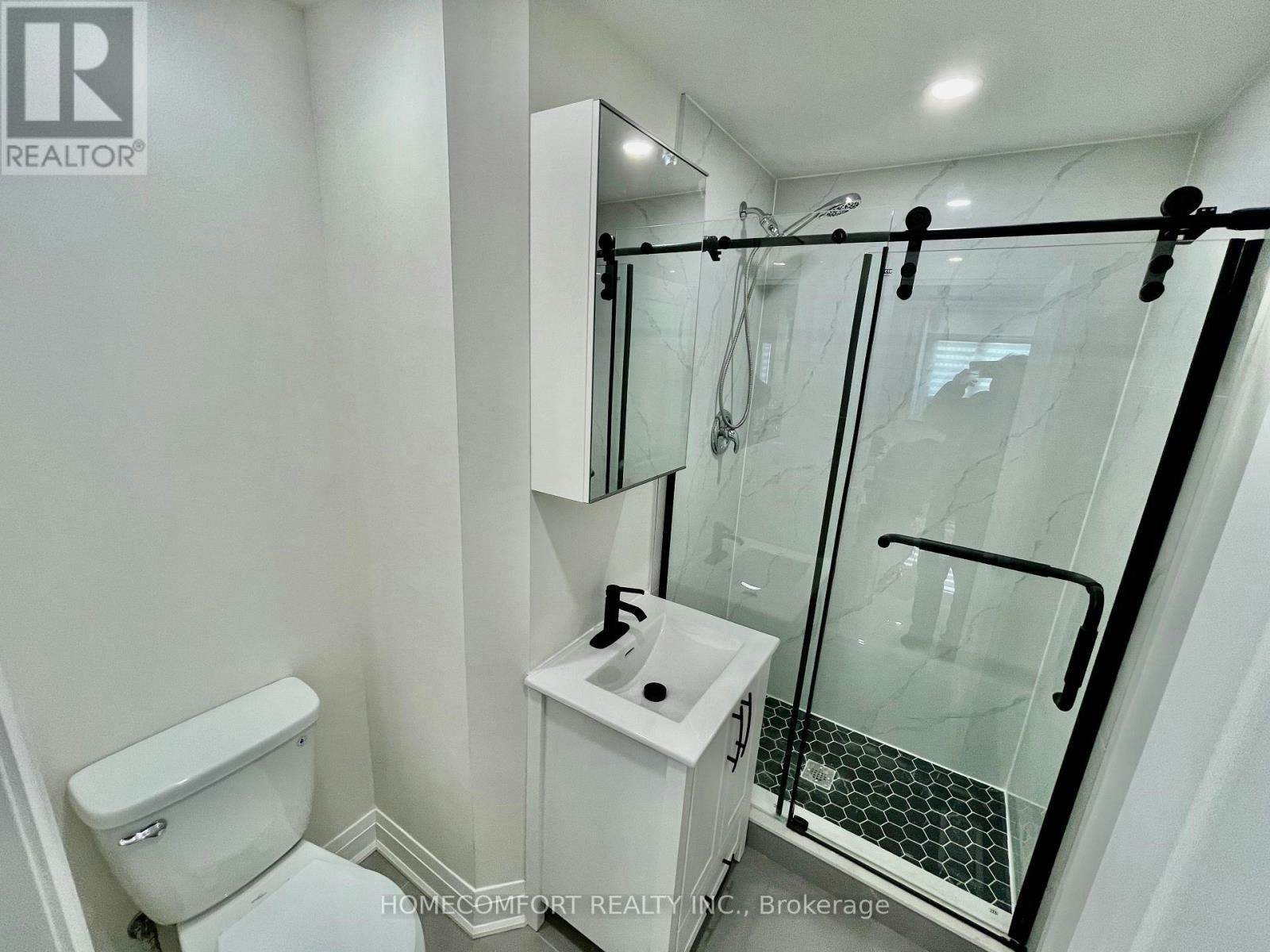 MAIN-20 St Clair Gardens, Toronto, ON, M6E 3V4 - 15