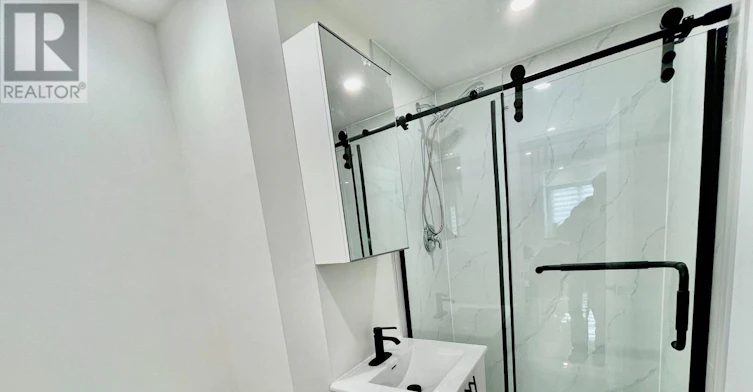 MAIN-20 St Clair Gardens, Toronto, ON, M6E 3V4 - 7