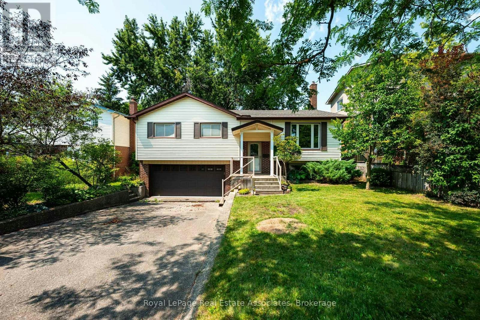 11 Berry Street, Halton Hills, ON, L7J 2N9