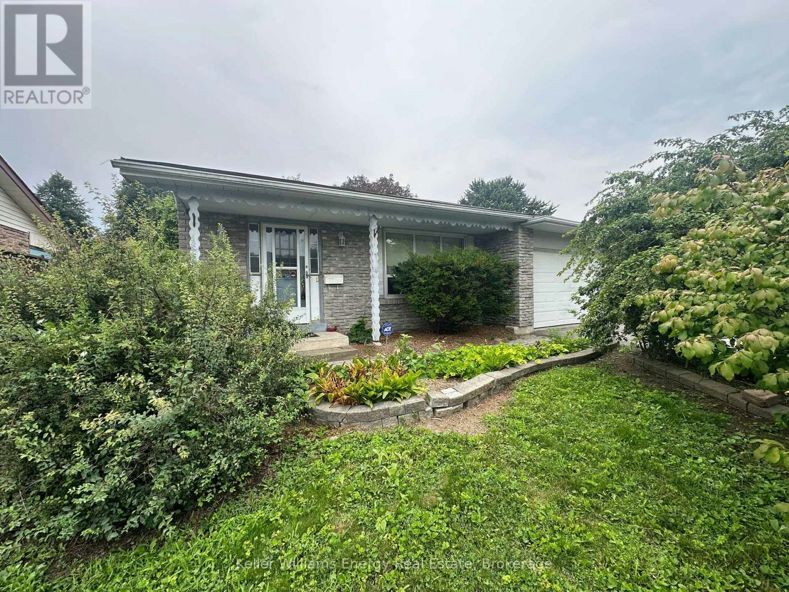 252 Keewatin Street S, Oshawa, ON, L1H 6Z8