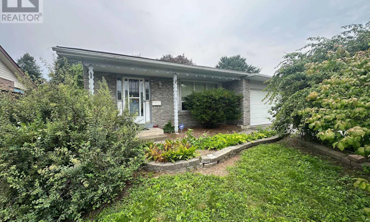 252 Keewatin Street S