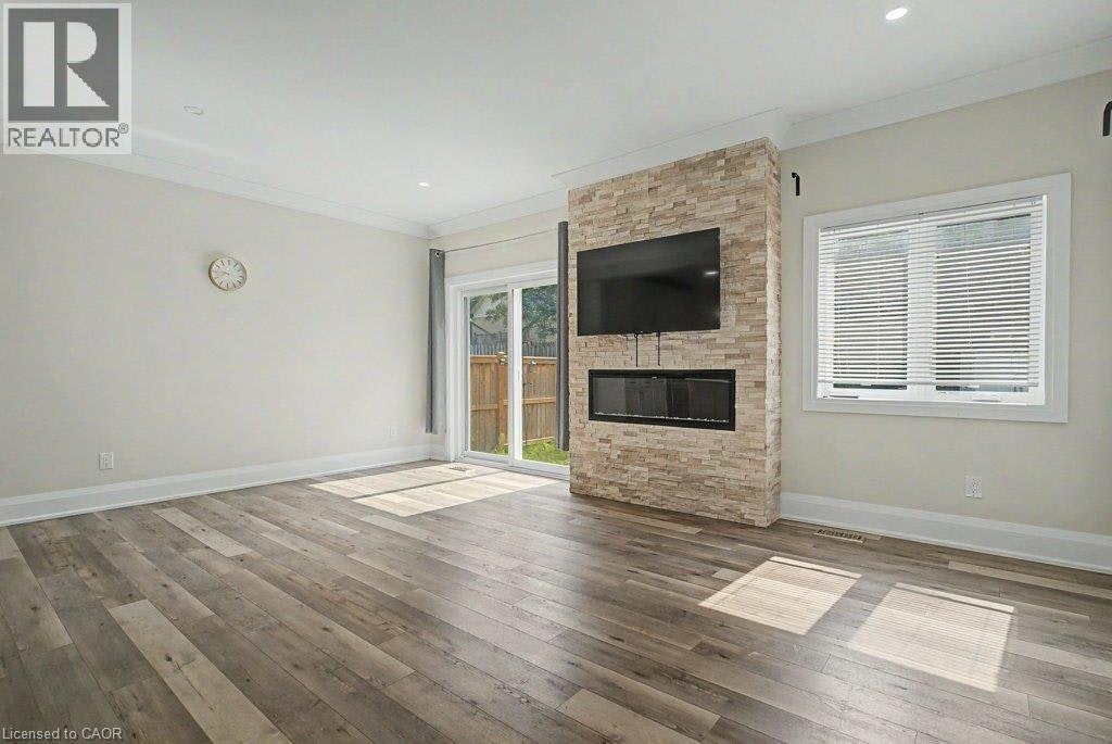 31 Fourth Avenue, Kitchener, ON, N2C 1N9 - 12