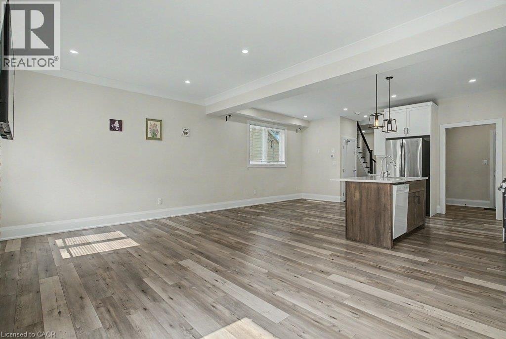 31 Fourth Avenue, Kitchener, ON, N2C 1N9 - 15
