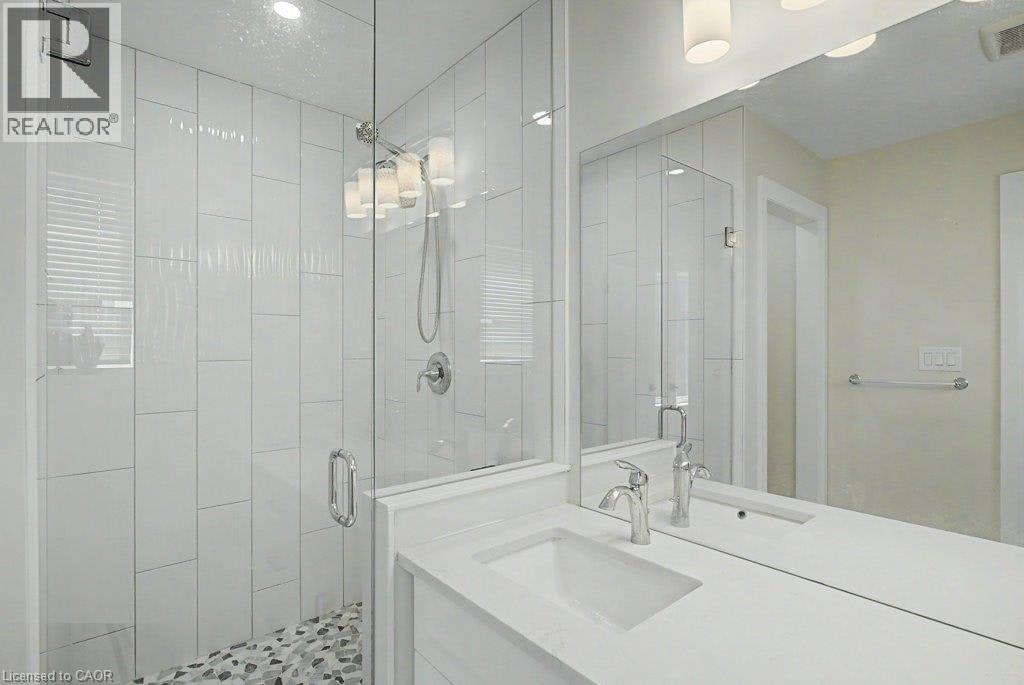 31 Fourth Avenue, Kitchener, ON, N2C 1N9 - 29